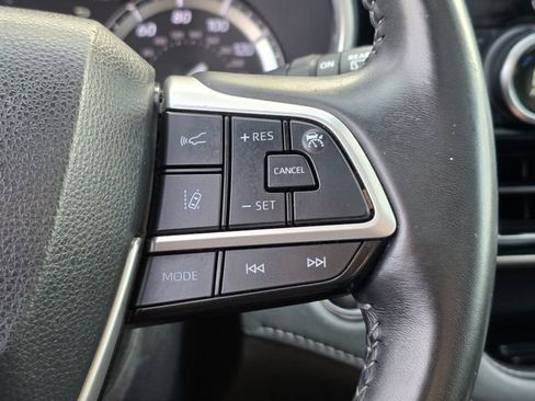 Used 2022 Toyota Highlander XLE image 27