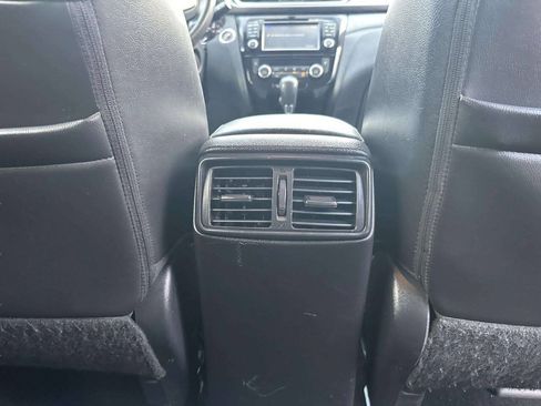 Used 2015 Nissan Rogue SL AWD/4WD image 19