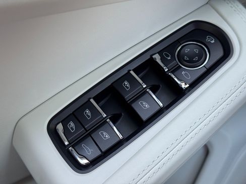 Used 2023 Porsche Macan S AWD/4WD image 18