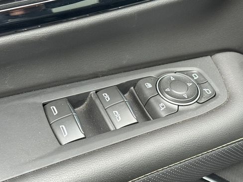 Used 2025 Chevrolet Suburban Premier image 13