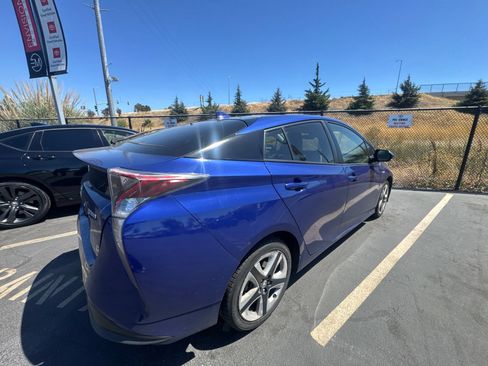 Used 2016 Toyota Prius Three Touring FWD image 3