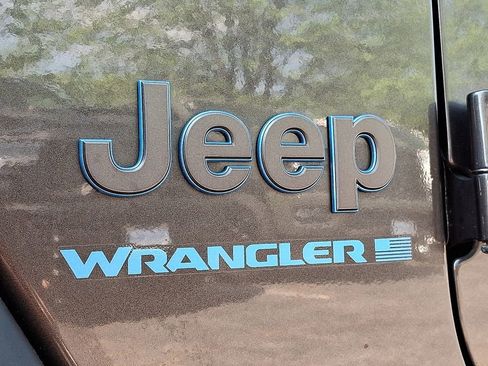 Used 2024 Jeep Wrangler Unlimited AWD/4WD image 31