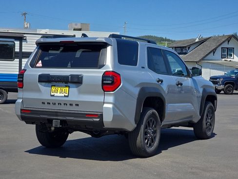 New 2026 Toyota 4Runner SR5 AWD/4WD image 5