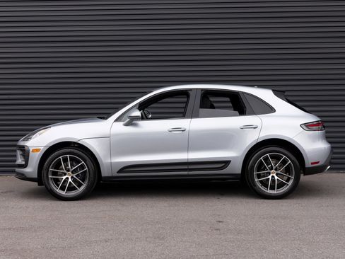 Used 2025 Porsche Macan image 2