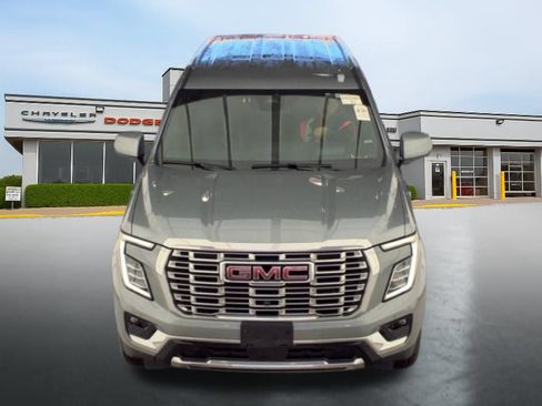 Used 2025 GMC Yukon Denali AWD/4WD image 2