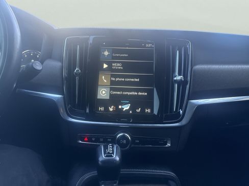 Used 2020 Volvo V90 T6 Cross Country image 21