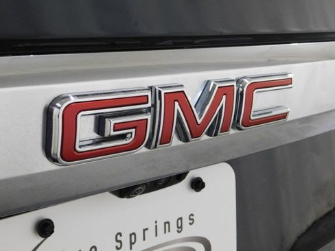 Used 2024 GMC Yukon Denali w/ Advanced Technology Package image 5