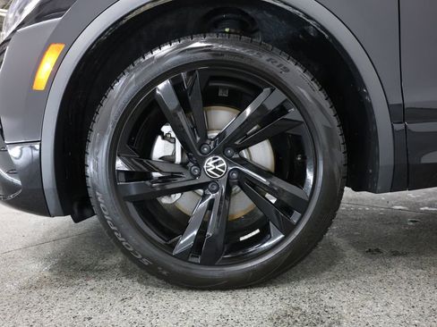 Used 2023 Volkswagen Tiguan SE R-Line AWD/4WD image 5