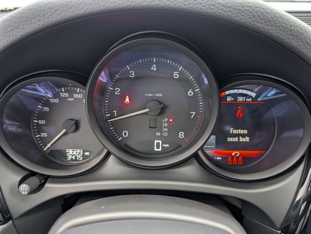 Certified 2025 Porsche Macan AWD/4WD image 22