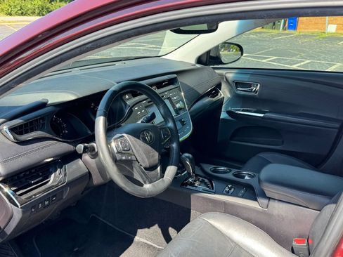 Used 2018 Toyota Avalon Touring FWD image 9