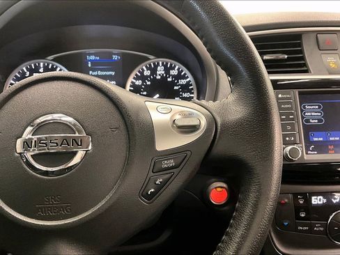 Used 2019 Nissan Sentra SV FWD image 18