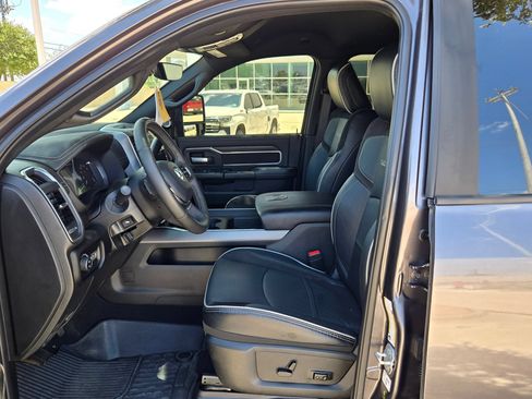Used 2025 RAM 3500 Laramie AWD/4WD image 9