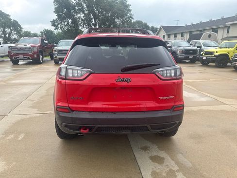 Used 2019 Jeep Cherokee Trailhawk AWD/4WD image 4