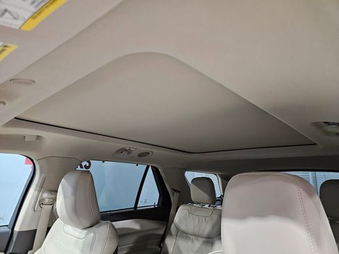 Used 2020 Ford Explorer Platinum image 25