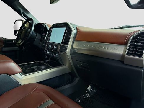 Used 2022 Ford F350 Platinum w/ FX4 Off-Road Package image 32