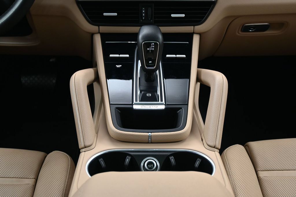 Certified 2022 Porsche Cayenne Platinum Edition AWD/4WD image 10