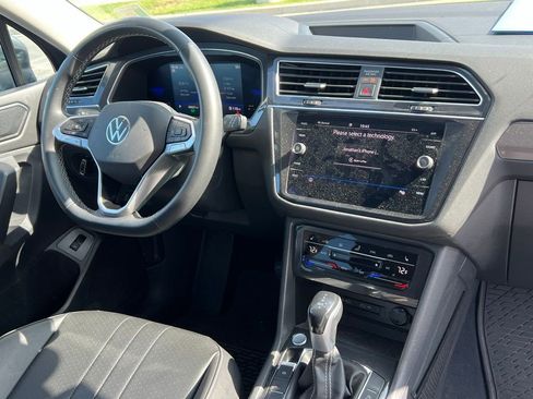 Used 2022 Volkswagen Tiguan SE image 15