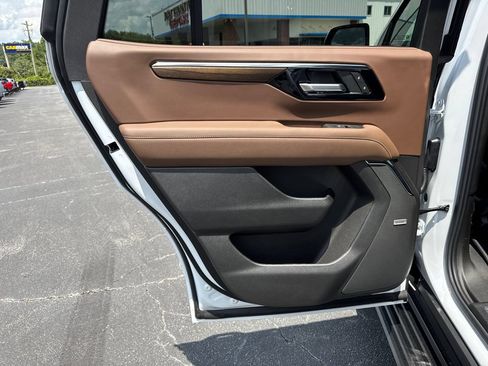 New 2026 Chevrolet Tahoe High Country AWD/4WD image 23