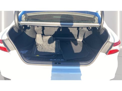 Used 2020 Toyota Camry LE image 24