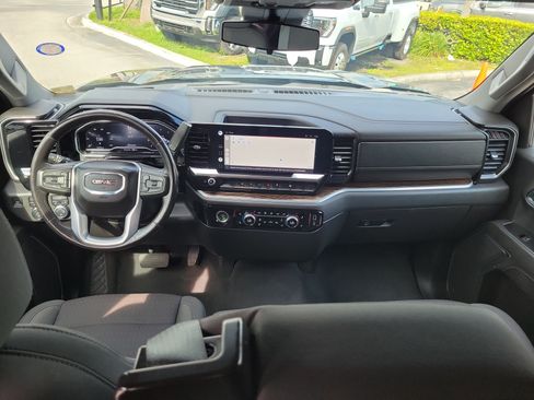 Used 2022 GMC Sierra 1500 SLE AWD/4WD image 16