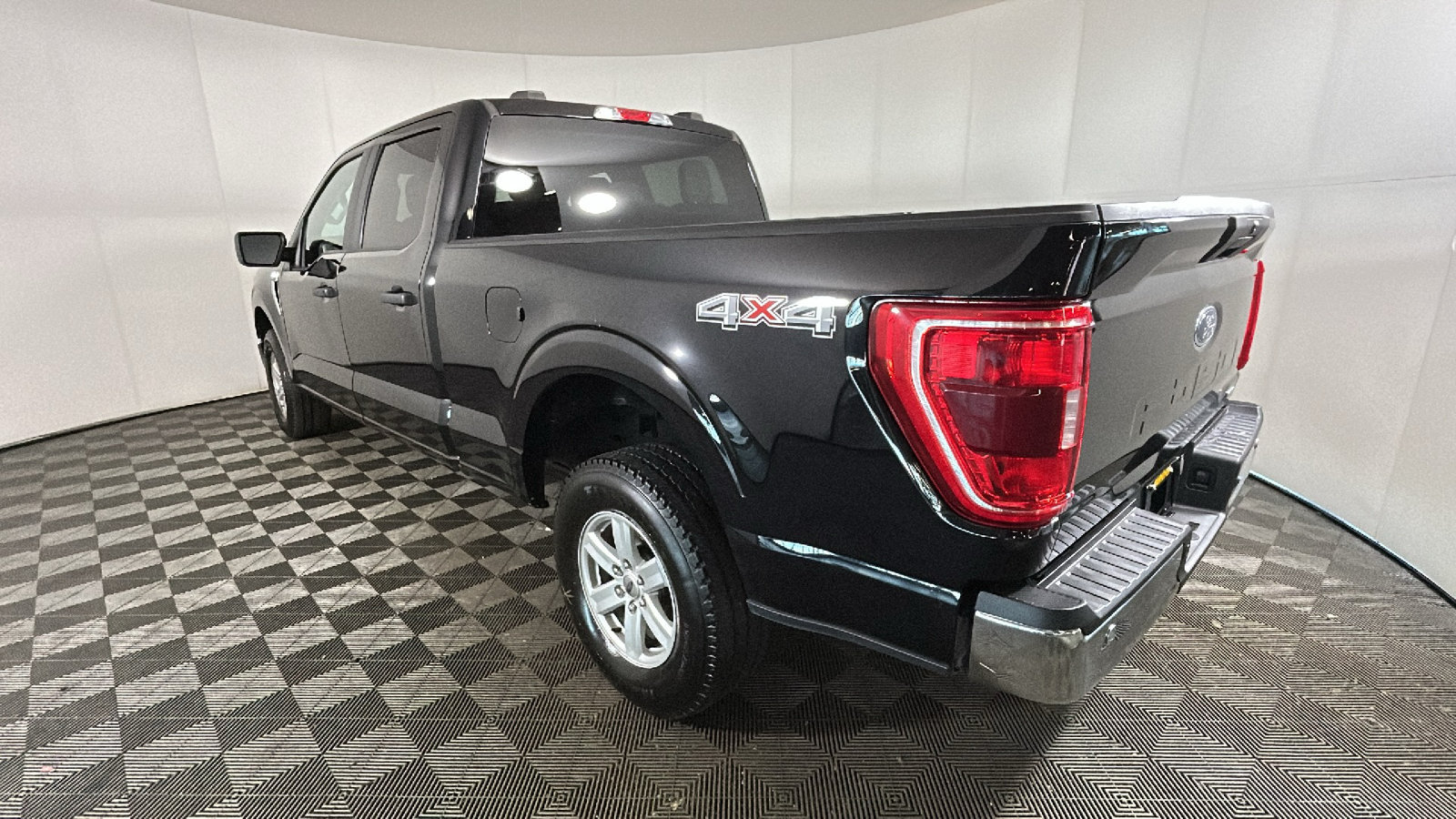 Used 2023 Ford F150 XLT AWD/4WD image 5