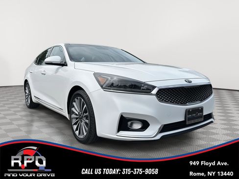 Used 2017 Kia Cadenza Premium w/ Luxury Package FWD image 7