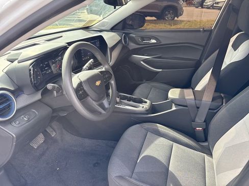 Used 2025 Chevrolet Trax LS image 6