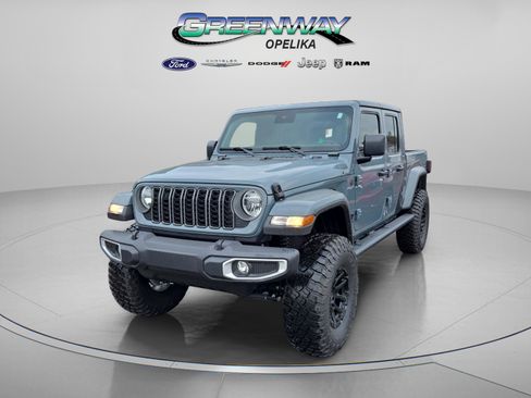 New 2025 Jeep Gladiator Sport image 3