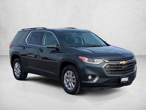 Used 2021 Chevrolet Traverse LT image 3