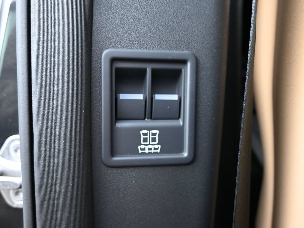 Used 2026 Land Rover Discovery Limited Edition AWD/4WD image 14