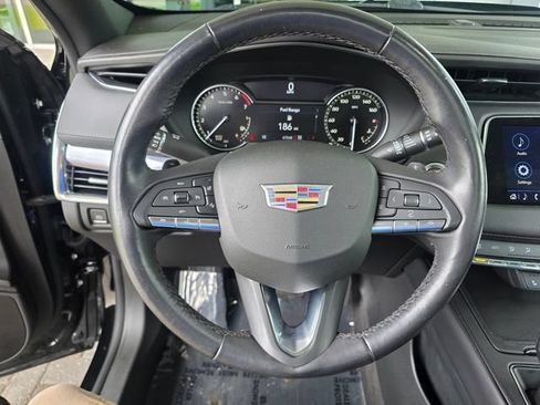 Used 2023 Cadillac XT4 Luxury w/ Cold Weather Package AWD/4WD image 27