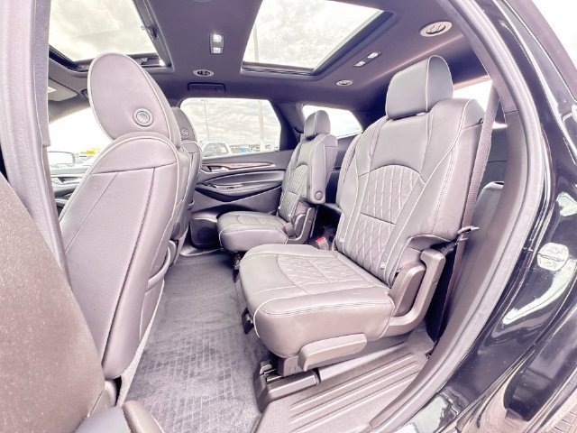 Used 2022 Buick Enclave Avenir w/ Avenir Technology Package AWD/4WD image 25