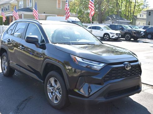 Used 2025 Toyota RAV4 LE AWD/4WD image 4