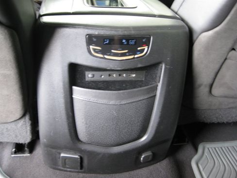 Used 2018 Cadillac Escalade Platinum RWD image 34