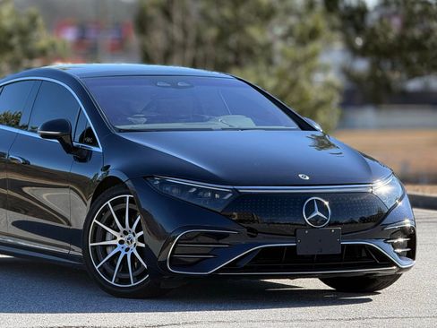 Used 2022 Mercedes-Benz EQS 580 580 w/ Exclusive Trim Package image 49