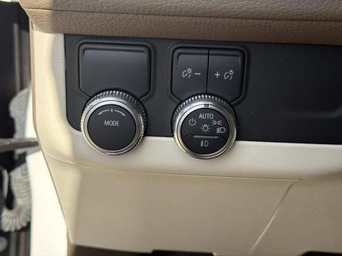 Used 2023 GMC Yukon XL Denali RWD image 27