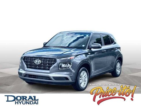 Used 2025 Hyundai Venue SE FWD image 1