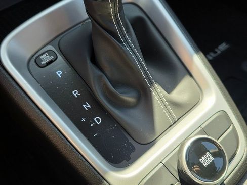 New 2025 Hyundai Venue SEL image 30