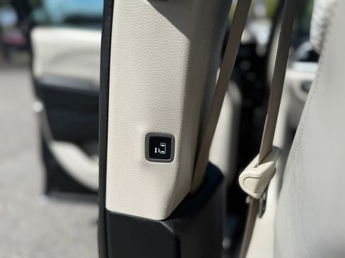 Used 2020 Chrysler Pacifica Limited w/ Advanced Safetytec Group image 22