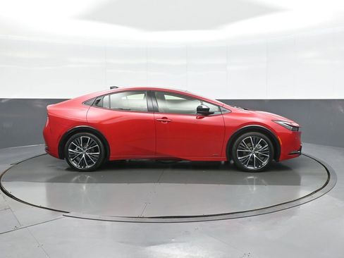 Certified 2025 Toyota Prius XLE image 8