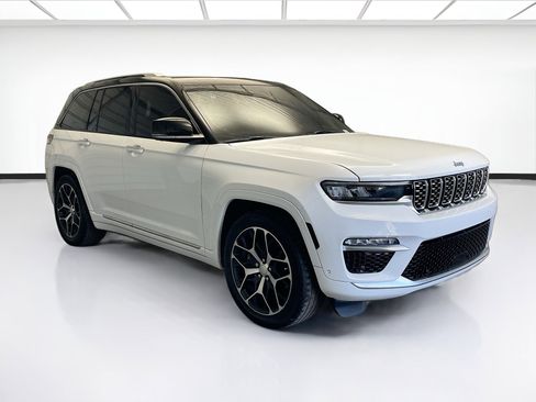 Used 2023 Jeep Grand Cherokee Summit AWD/4WD image 3