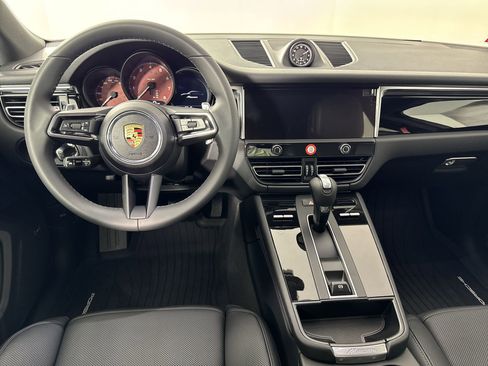 Used 2025 Porsche Macan image 26