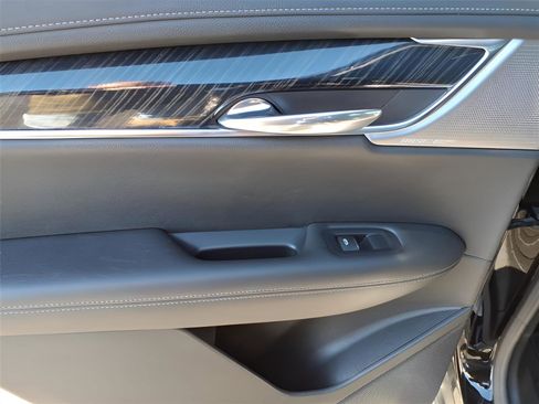 Used 2023 Cadillac XT6 Premium Luxury image 11