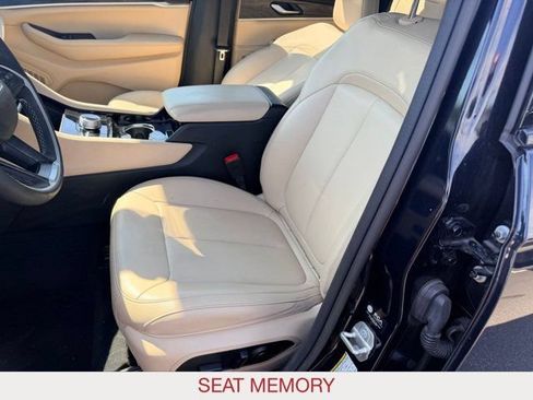 Certified 2023 Jeep Grand Cherokee Limited AWD/4WD image 11