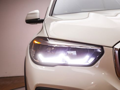 Used 2022 BMW X5 sDrive40i w/ Parking Assistance Package image 5