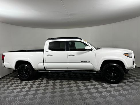 Certified 2022 Toyota Tacoma SR5 image 4