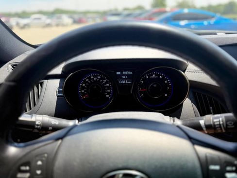 Used 2015 Hyundai Genesis 3.8 RWD image 16