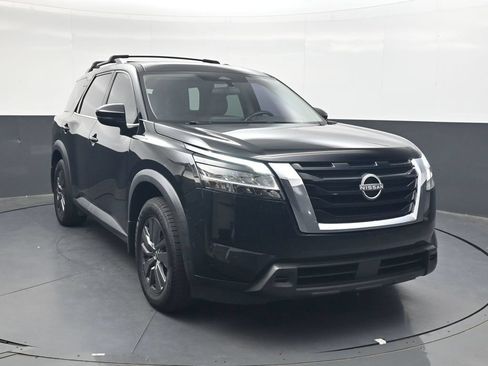 Used 2022 Nissan Pathfinder SV w/ SV Premium Package FWD image 2
