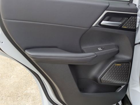 New 2026 Mitsubishi Outlander SE FWD image 14