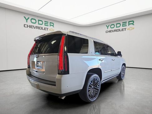 Used 2020 Cadillac Escalade Platinum AWD/4WD image 6